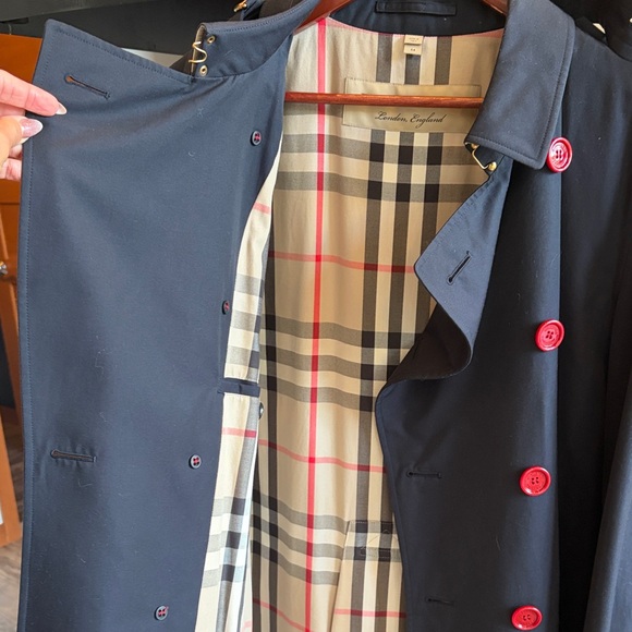 Men's navy double breasted Burberry trench coat - Picture 2 of 5